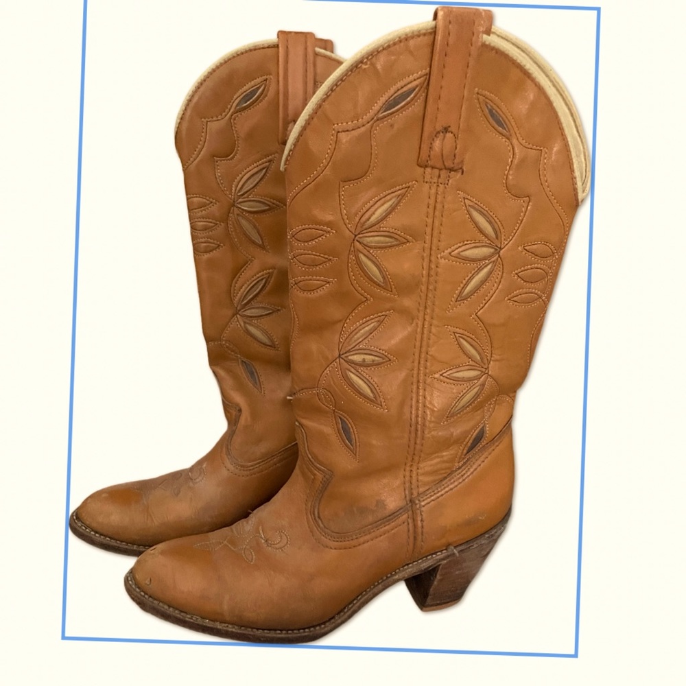 Woman’s Vintage Cowboy Boots Dingo size 7.5